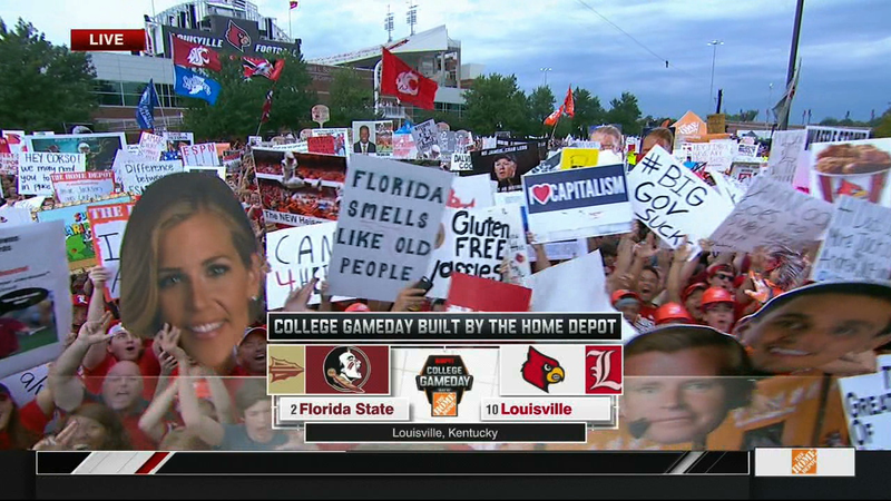 Illustration for article titled Here Is Your Louisville College GameDay Sign Roundup